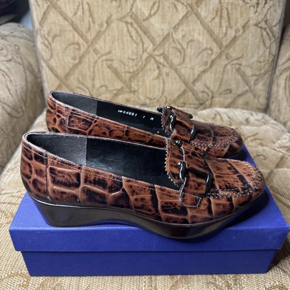 Stuart Weitzman Heeled Loafers 7‎ M Brown Black Tortoise Toe Buckle Career Work